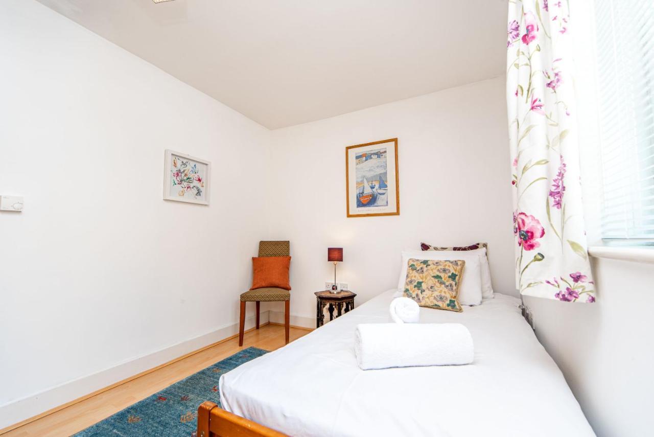 Pass The Keys Delightful Apartment Close To River In Se16 Londres Exterior foto